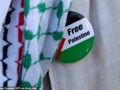 Os médicos expressaram indignação ao prometerem combater as posições do NHS em distintivos anti-semitas e pró-Palestina