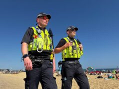 Duas mulheres abusadas sexualmente na praia de Bournemouth em meio a uma onda de calor enquanto homens de 24 e 37 anos eram presos