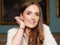 O que Emma Doran fez enquanto esvaziava a máquina de lavar louça… enquanto simultaneamente pegava roupas do varal antes de outro banho de junho… Talvez seja por isso que todas as mães irlandesas do mundo não se cansam dela!