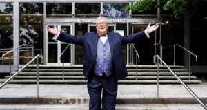 O ex-apresentador da RTÉ, Joe Duffy, acredita que os policiais deveriam ter permissão para apreender os telefones celulares de suspeitos de crimes sem um mandado de busca… Isso segue uma medida subjetiva