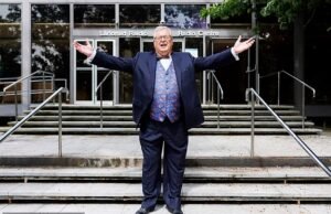 O ex-apresentador da RTÉ, Joe Duffy, acredita que os policiais deveriam ter permissão para apreender os telefones celulares de suspeitos de crimes sem um mandado de busca… Isso segue uma medida subjetiva
