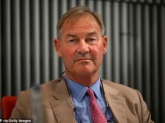 Partido de recuperação de Rupert Lowe promete acabar com a carreira de Nigel Farage
