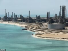 Pelo menos 14 pessoas morreram quando um helicóptero pertencente à maior petrolífera do mundo caiu na Arábia Saudita