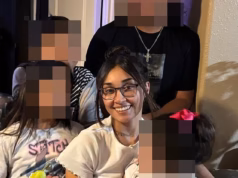 As irmãs sorridentes ‘Cookie’ e ‘Kitty’ fazem um ato final atrevido antes que uma mãe amorosa seja presa por esfaqueamento