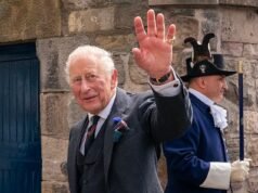 King envia condolências à seleção da Escócia após a eliminação da Copa do Mundo… e então sugere que o Exército Tartan poderia apoiar a Inglaterra!