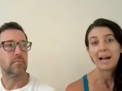 Um casal da Califórnia descreveu seus esforços desesperados para salvar um homem de 28 anos que foi atacado até a morte por um crocodilo depois de ouvir gritos vindos de uma praia próxima enquanto estavam de férias.