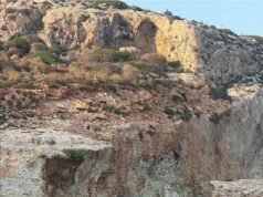 Turista morto esmagado ‘depois que um turista americano salta de uma formação rochosa para o mar’ quando o famoso arco ‘Beijando Elefantes’ de Malta desaba sobre seu jetski