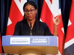 Kimi Badenoch diz que o chanceler Ed Miliband será um “desastre” para a Grã-Bretanha – ao compará-lo a um ditador militar nigeriano num discurso de força bruta