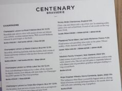 Que porção! Os espectadores de Wimbledon comemoram quando um erro de impressão força as cervejarias a vender grandes vinhos pela metade do preço