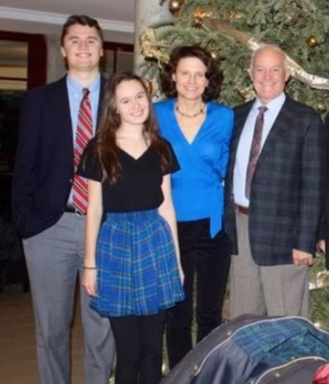 109702837-15942155-Charlie_Kirk_s_parents_Robert_and_Kathryn_Kirk_are_expected_to_a-m-44_17828542814.avif