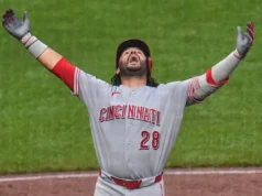 Eugenio Suarez, dos Reds, entrou em campo e saiu; Raio X inconclusivo, tomografia computadorizada agendada