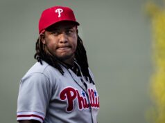 O ex-rebatedor estrela dos Phillies foi repentinamente cortado pelo novo time em um raio