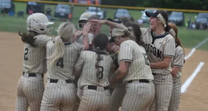 Defesa inicial, ataque na quarta entrada na vitória do softball em Buffalo Gap