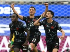 O co-anfitrião Canadá venceu a África do Sul e chegou às oitavas de final da Copa do Mundo no início das eliminatórias