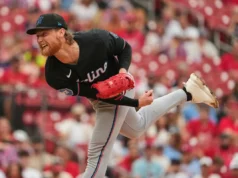 Max Meyer lidera os Marlins na vitória por 4 a 0 sobre os Cardinals, melhorando seu recorde para 9-0