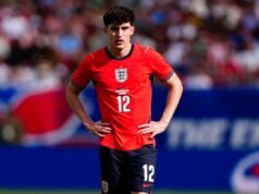 O zagueiro inglês Tino Livramento foi operado após lesão na Copa do Mundo
