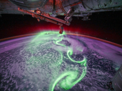 Aurora verde neon vista do espaço, 26 de junho de 2026. A foto do dia vai tirar seu fôlego