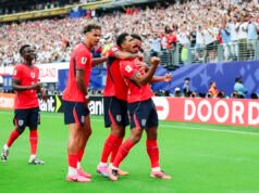 A assistência de Saka ajuda o primeiro grupo da Inglaterra enquanto as estrelas do Arsenal alcançam as eliminatórias da Copa do Mundo