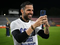 Cesc Fabregas deve se tornar o futuro técnico do Barcelona após o fim da era Hansi Flick