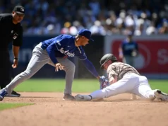 Freeman e Bates arremessam em grande quando os Dodgers venceram os Padres por 4 a 2 para chegar a 2 de 3 na série