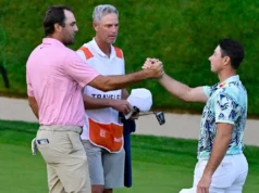 Campeonato Travellers: Scotty Scheffler e Victor Hovland vão para o playoff de segunda-feira de manhã após um atraso relâmpago