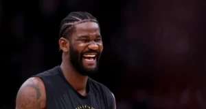 Lakers C Deandre Ayton comprou uma opção de jogador de US$ 8,1 milhões para a temporada 2026-27