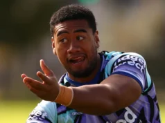 Leigh assina Melbourne Prop Valepu