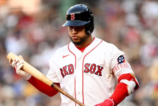 Jogando um taco, gritando ‘Venezuela’ e chorando por casa durante o jogo de Willson Contreras em Boston