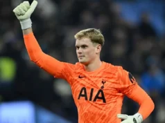 Antonin Kinski assinou novo contrato com o Tottenham