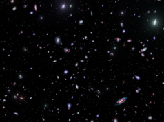 Os astrônomos levantaram a hipótese de que as galáxias se formaram primeiro e gradualmente desenvolveram buracos negros em seus centros. Mas o JWST está agora a encontrar objetos no Universo primitivo onde o buraco negro parece ter-se originado primeiro – já massivo antes de uma galáxia completa ter crescido à sua volta.