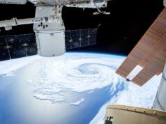 A China foi efetivamente excluída da Estação Espacial Internacional depois que os EUA aprovaram a Emenda Wolff em 2011, por isso construiu a sua própria. Se a ISS se retirar dentro do previsto, por volta de 2030, e nenhum sucessor comercial estiver pronto, o Tiangong da China poderá tornar-se o único posto avançado permanentemente tripulado na órbita da Terra.