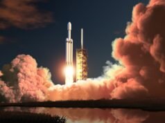 A SpaceX acaba de testar um veículo secreto de entrega de carga que pode enviar mercadorias do espaço para qualquer lugar da Terra. Aqui está o que os investidores devem saber.
