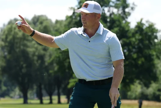 Michael Hollick, da África do Sul, acertou o buraco final para vencer seu primeiro European Tour