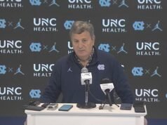 Carolina do Norte coloca o GM de futebol Michael Lombardi em licença administrativa