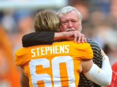 Jogador de futebol de todos os tempos do Tennessee usará o número 60