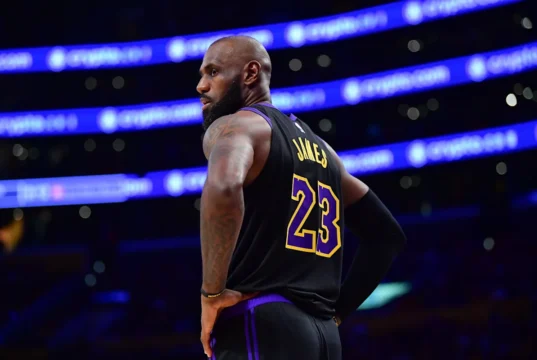 LeBron James está supostamente assinando com o 76ers para sua 24ª temporada na NBA