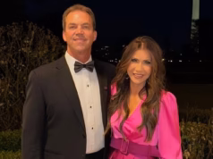 Christy Noem se divorcia do marido travesti Brian: mãe perturbada revela cada palavra do confronto da festa de aniversário após o golpe final insuportável