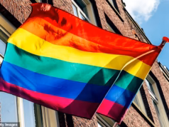 Funcionários públicos que cometerem erros de gênero em colegas trans serão investigados e punidos sob nova orientação