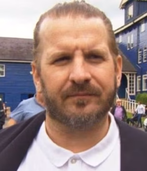 108544351-15948219-Convicted_fraudster_Jay_Austin_has_been_accused_of_fleecing_27_0-a-1_178300257891.avif