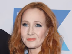 JK Rowling se ofereceu para financiar uma ação legal depois que uma menina de 13 anos foi colocada em uma unidade segura com meninos delinquentes juvenis mais velhos.