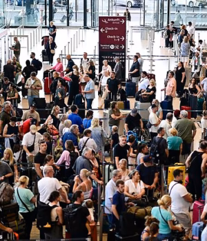 109596119-15954015-Under_a_new_scheme_non_EU_citizens_must_have_their_fingerprints_-a-1_178324122318.avif