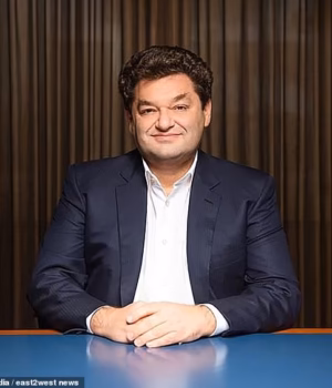 109697781-15984415-Ukrainian_oligarch_Vadim_Ermolaev_58_was_reportedly_with_his_Lon-a-1_178427057275.avif