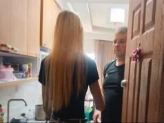 Momento comovente: amiga de adolescente tailandesa procura seu parceiro desaparecido no condomínio do acusado assassino australiano Simon Peter Carman