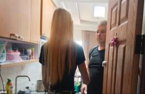 Momento comovente: amiga de adolescente tailandesa procura seu parceiro desaparecido no condomínio do acusado assassino australiano Simon Peter Carman