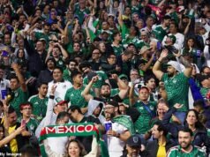 Os torcedores do México cantam cantos homofóbicos depreciativos na Copa do Mundo novamente durante a vitória sobre o Equador, enquanto as autoridades lutam para reprimir os infratores reincidentes
