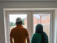 Família em busca de asilo diz que ‘odeia’ viver em sua casa recém-construída de £ 250.000 na Migrant Street da Grã-Bretanha e quer sair