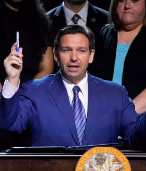 109721481-15944669-The_family_of_a_Florida_murder_victim_gifted_Ron_DeSantis_person-m-36_17829176057.avif