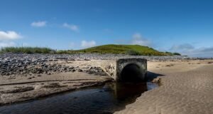 Mais de 600 funcionários da Irish Water receberam 13,1 milhões de euros em bónus em 2024, apesar de 60 por cento das suas estações de tratamento serem de qualidade inferior. Perguntamos quantos funcionários não receberam o bônus. A resposta? Uma mera fração…
