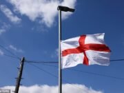 Conselho promete remover bandeiras da Inglaterra dos postes de luz durante a Copa do Mundo, já que o líder Lib Dem as chama de ‘inapropriadas’