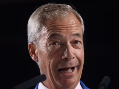 Nigel Farage negou ter violado as regras após receber benefícios financeiros de um criminoso condenado